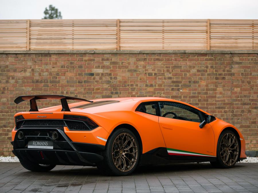  Lamborghini Huracan Performante (LB724) 2017 года  (UK) (фото 14 из 24)